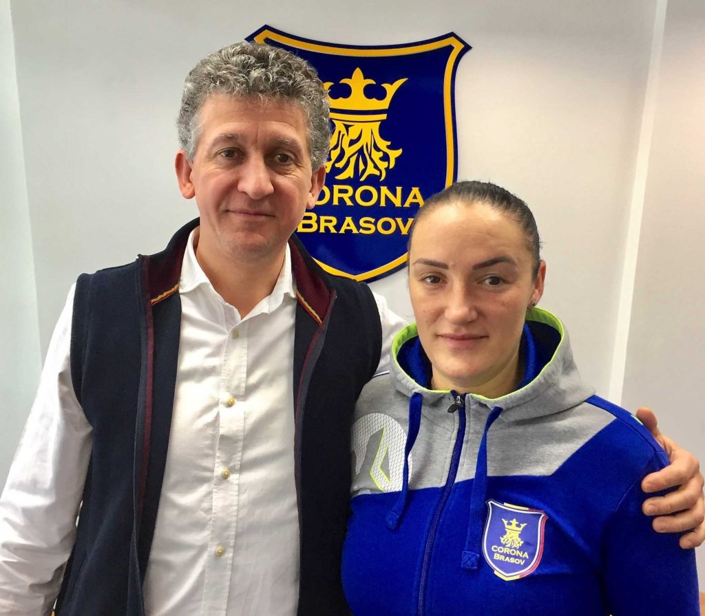 Raluca Agrigoroaie a semnat cu echipa de handbal Corona Braşov