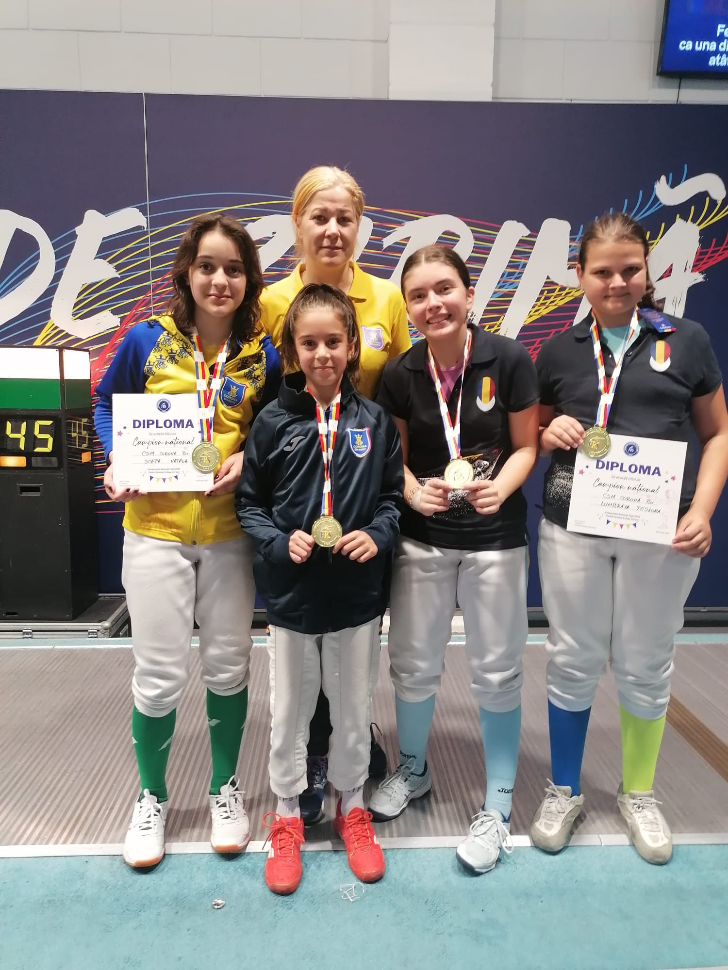 AUR PENTRU ECHIPA DE FLORETĂ LA CAMPIONATUL NAȚIONAL